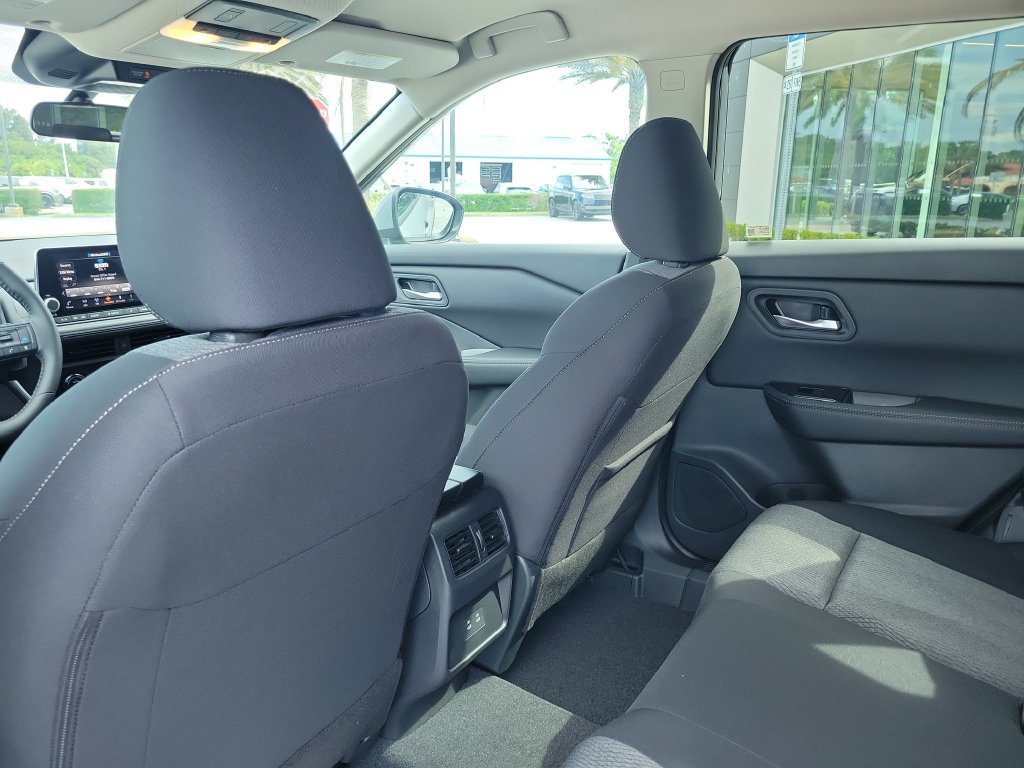 Used 2026 Nissan Rogue SV FWD image 17