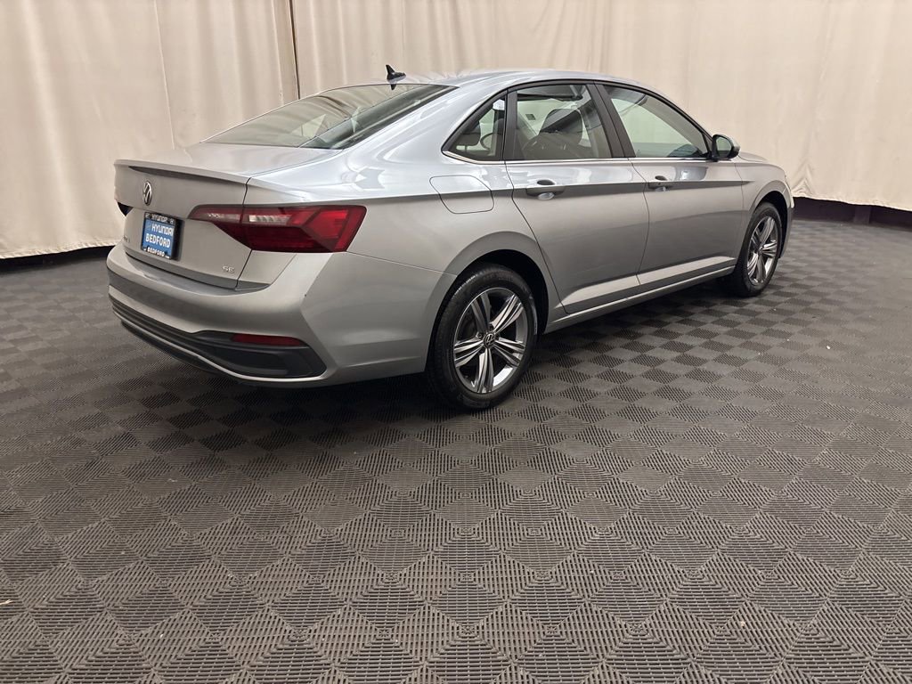 Used 2024 Volkswagen Jetta SE image 5