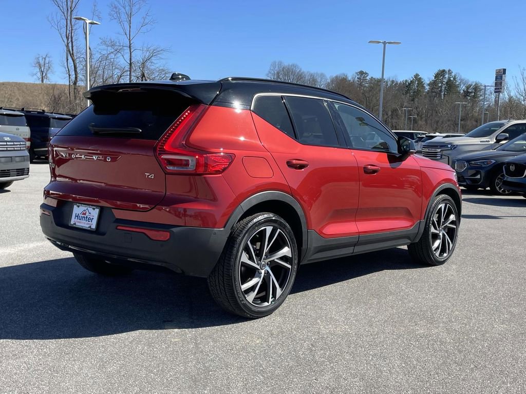 Used 2022 Volvo XC40 T4 R-Design w/ Advanced Package image 23
