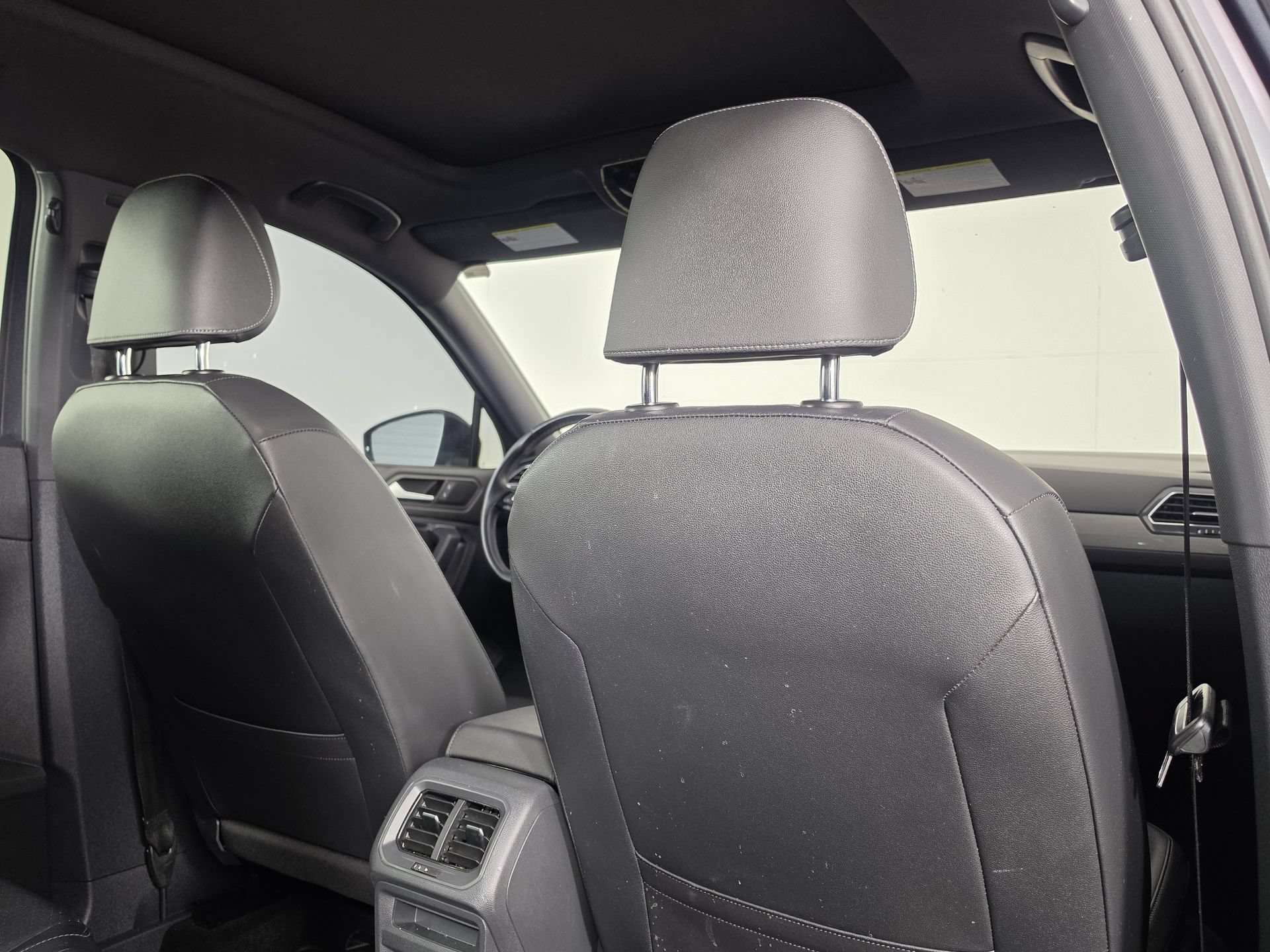 Used 2020 Volkswagen Tiguan SE R-Line FWD image 26