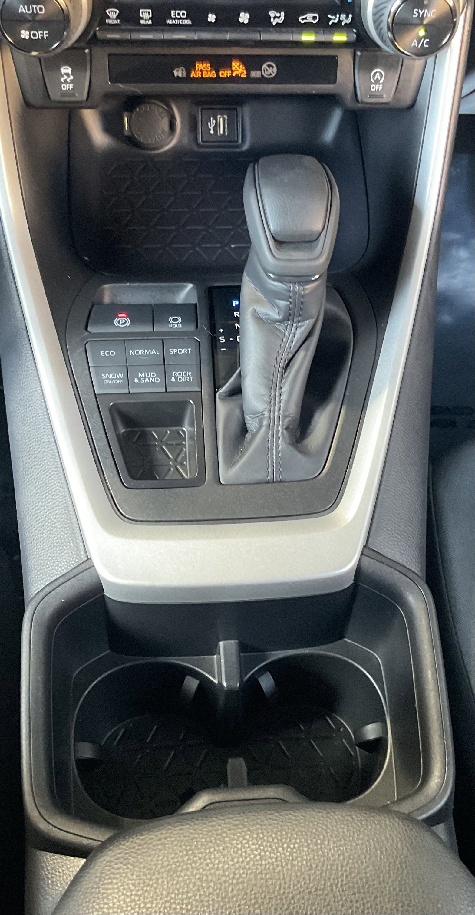 Used 2025 Toyota RAV4 XLE AWD/4WD image 17