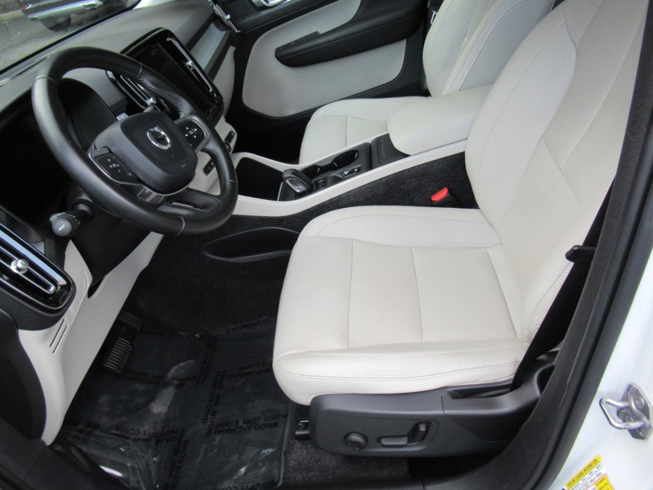 Used 2019 Volvo XC40 T5 Momentum AWD/4WD image 11