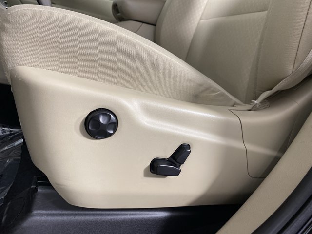 Used 2019 Jeep Grand Cherokee Laredo AWD/4WD image 17