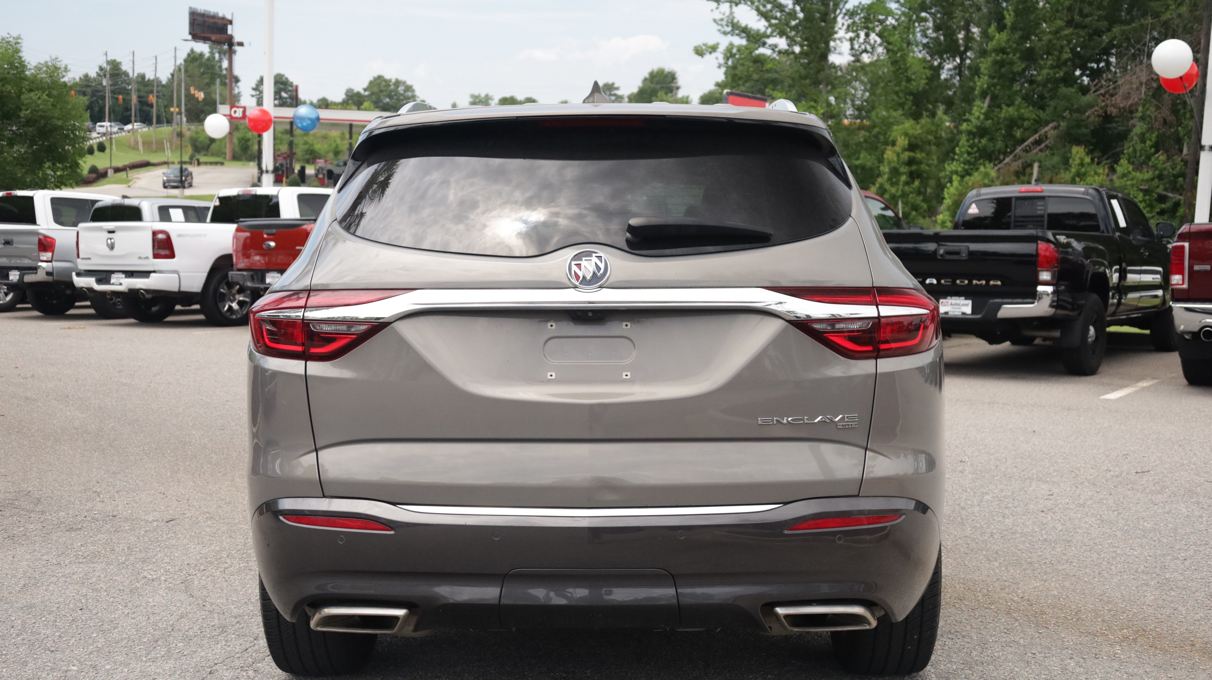 Used 2019 Buick Enclave Avenir w/ Avenir Technology Package AWD/4WD image 4