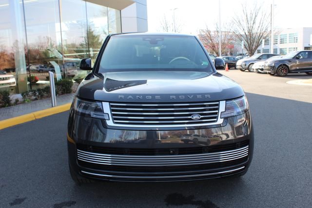 Used 2025 Land Rover Range Rover SV image 8