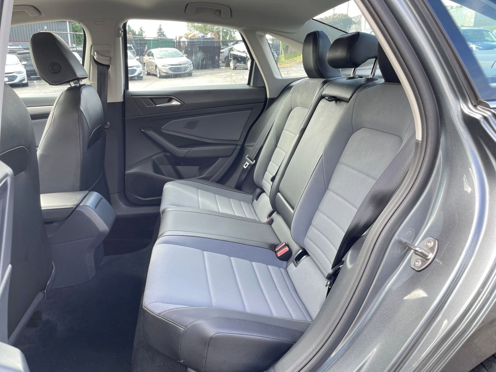 Used 2025 Volkswagen Jetta SE image 25