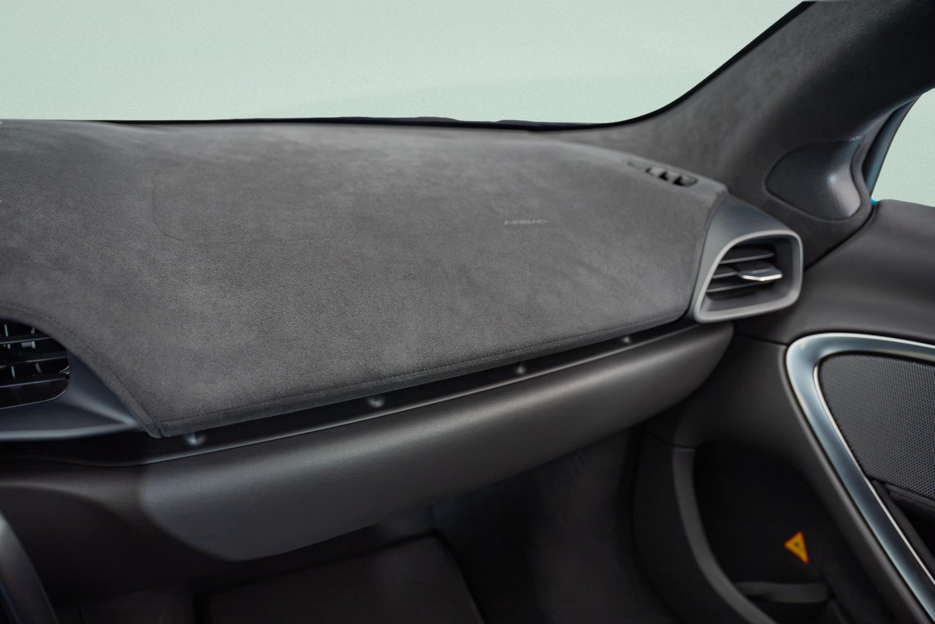 Used 2023 McLaren Artura RWD image 15