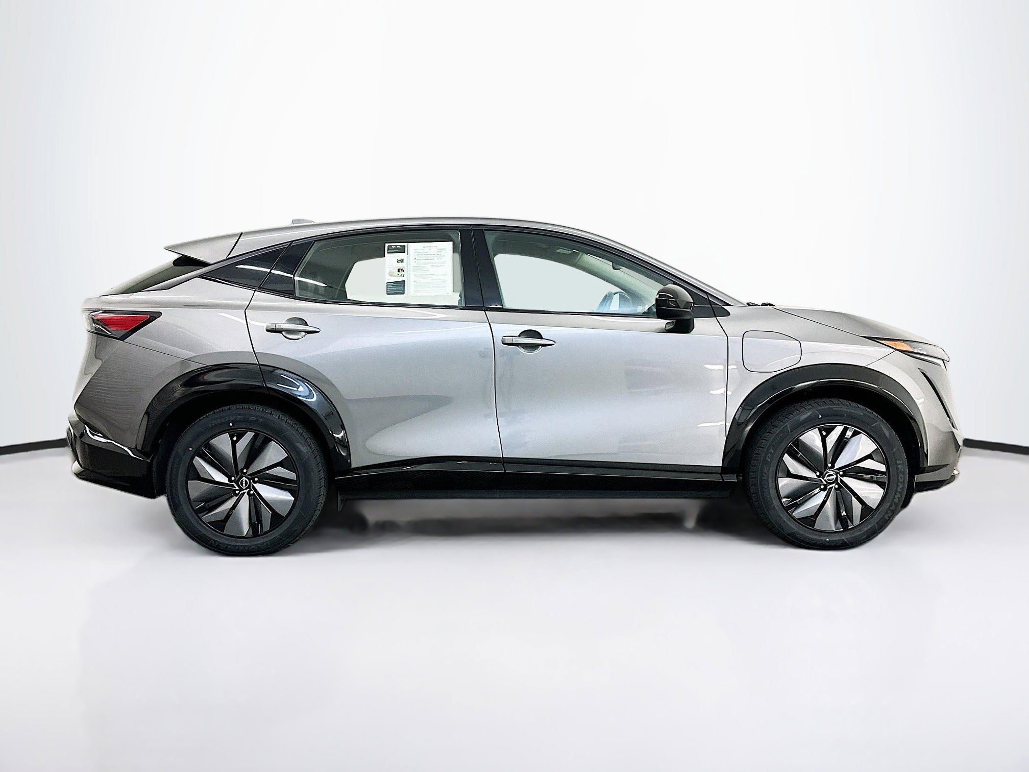 Used 2023 Nissan Ariya AWD image 10