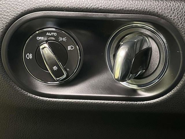 Certified 2026 Porsche Macan AWD/4WD image 38