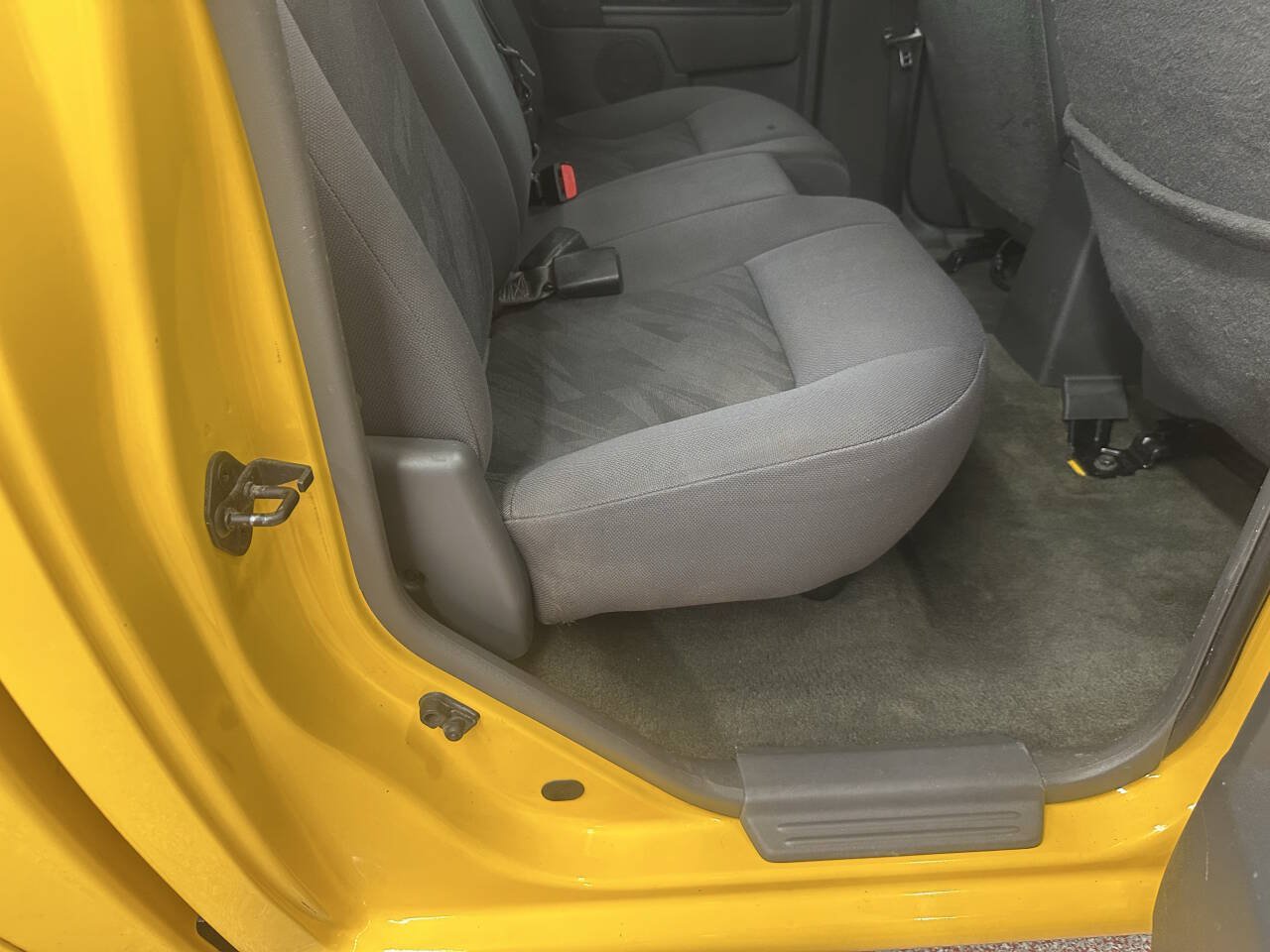 Used 2004 Chevrolet Colorado LS RWD image 34