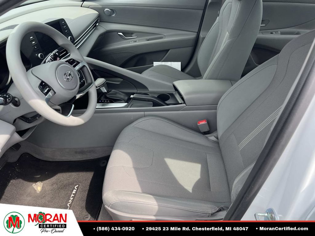 Used 2021 Hyundai Elantra SE FWD image 16