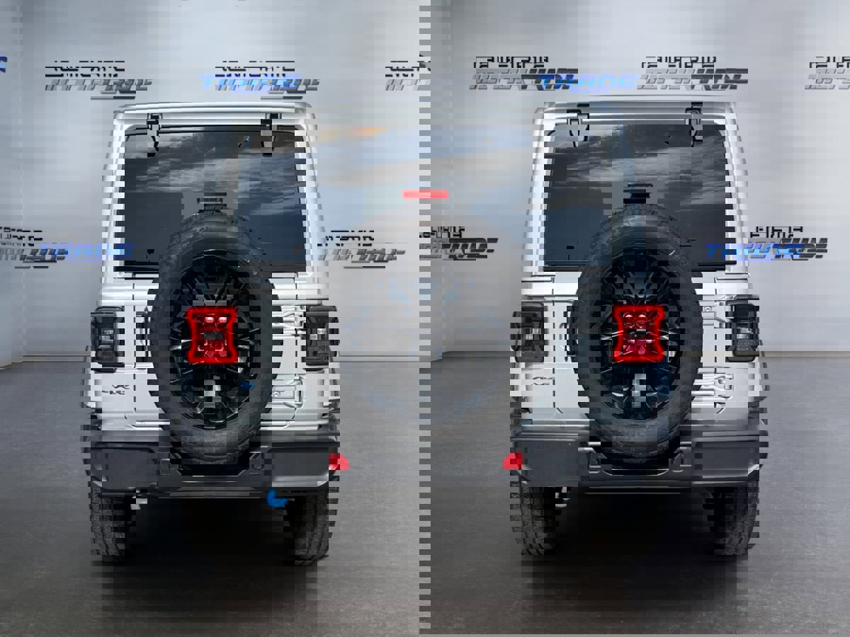 Used 2024 Jeep Wrangler Sahara image 6