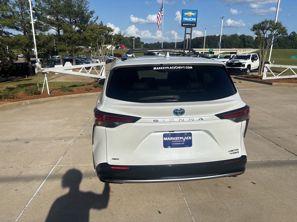 Used 2024 Toyota Sienna Limited AWD/4WD image 11