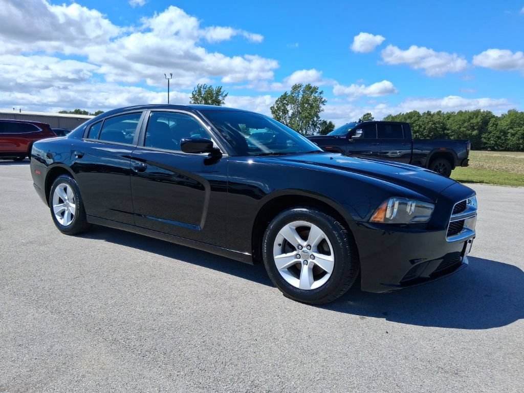 Used 2013 Dodge Charger SE RWD image 5