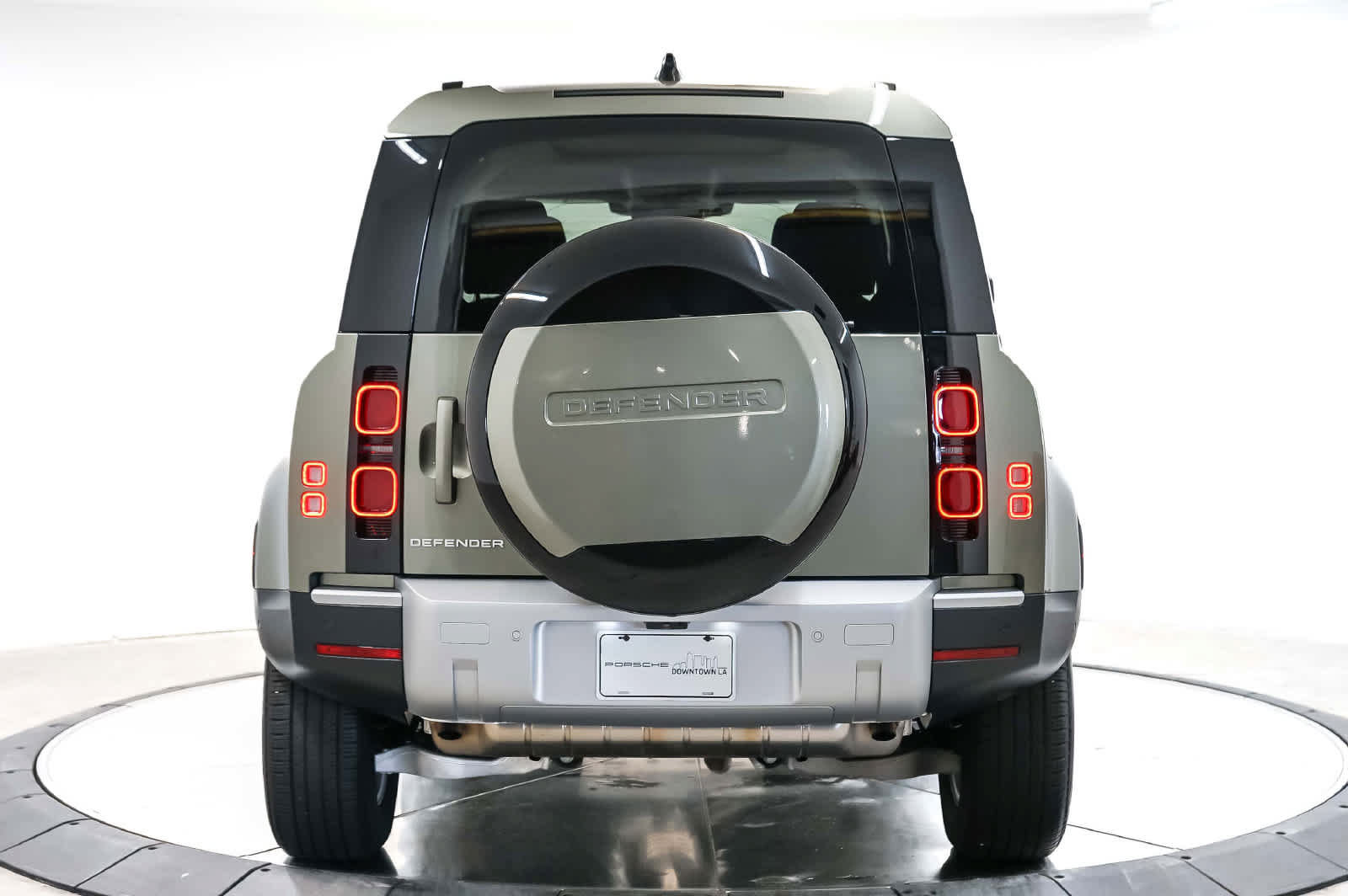 Used 2025 Land Rover Defender 110 S AWD/4WD image 10