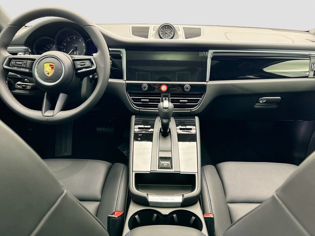 Used 2026 Porsche Macan AWD/4WD image 16