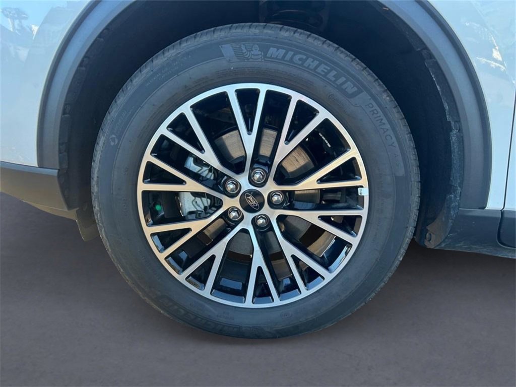 Used 2025 Ford Escape SE w/ Class II Trailer Tow Package image 9