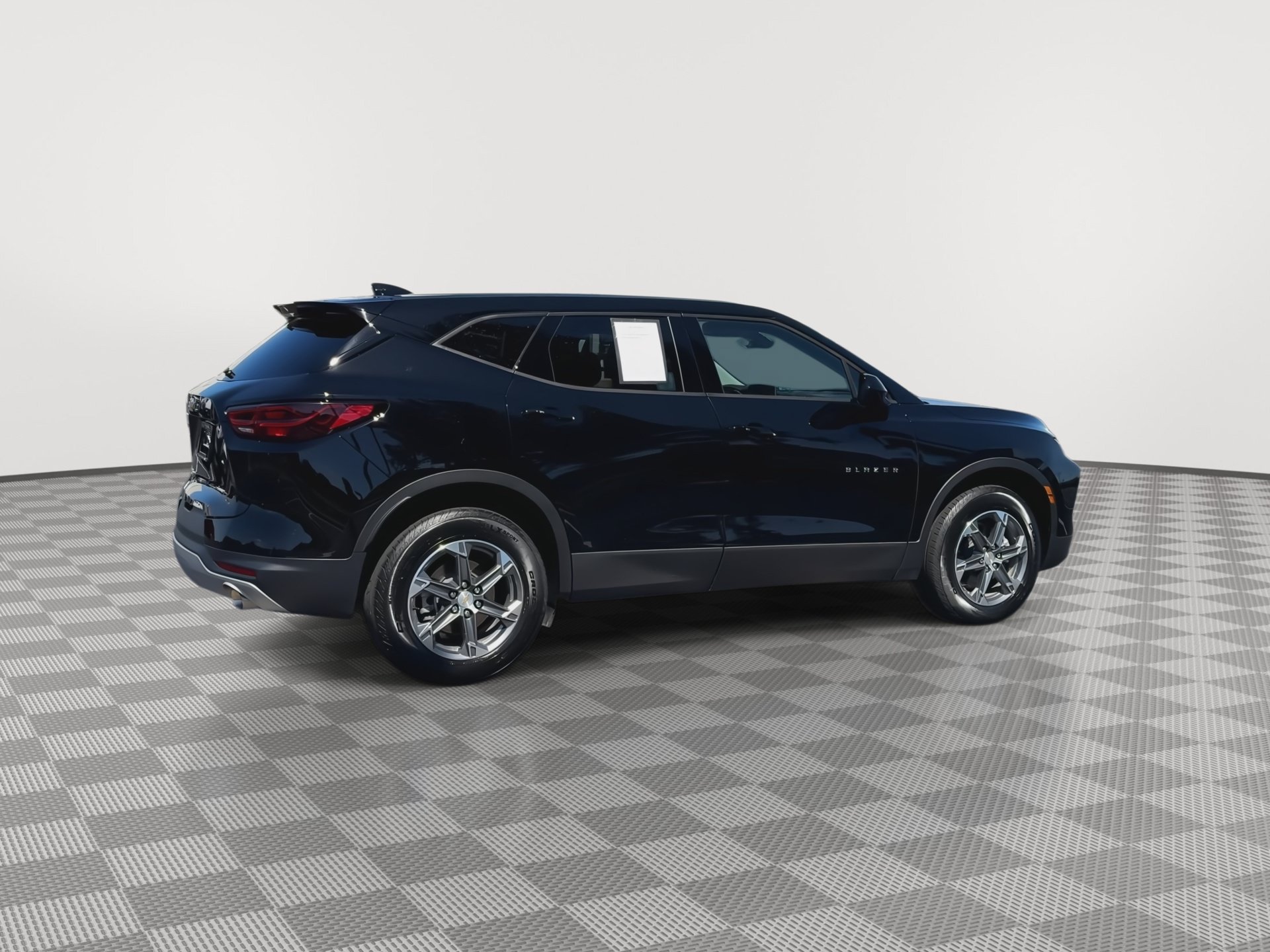 Used 2025 Chevrolet Blazer LT AWD/4WD image 9