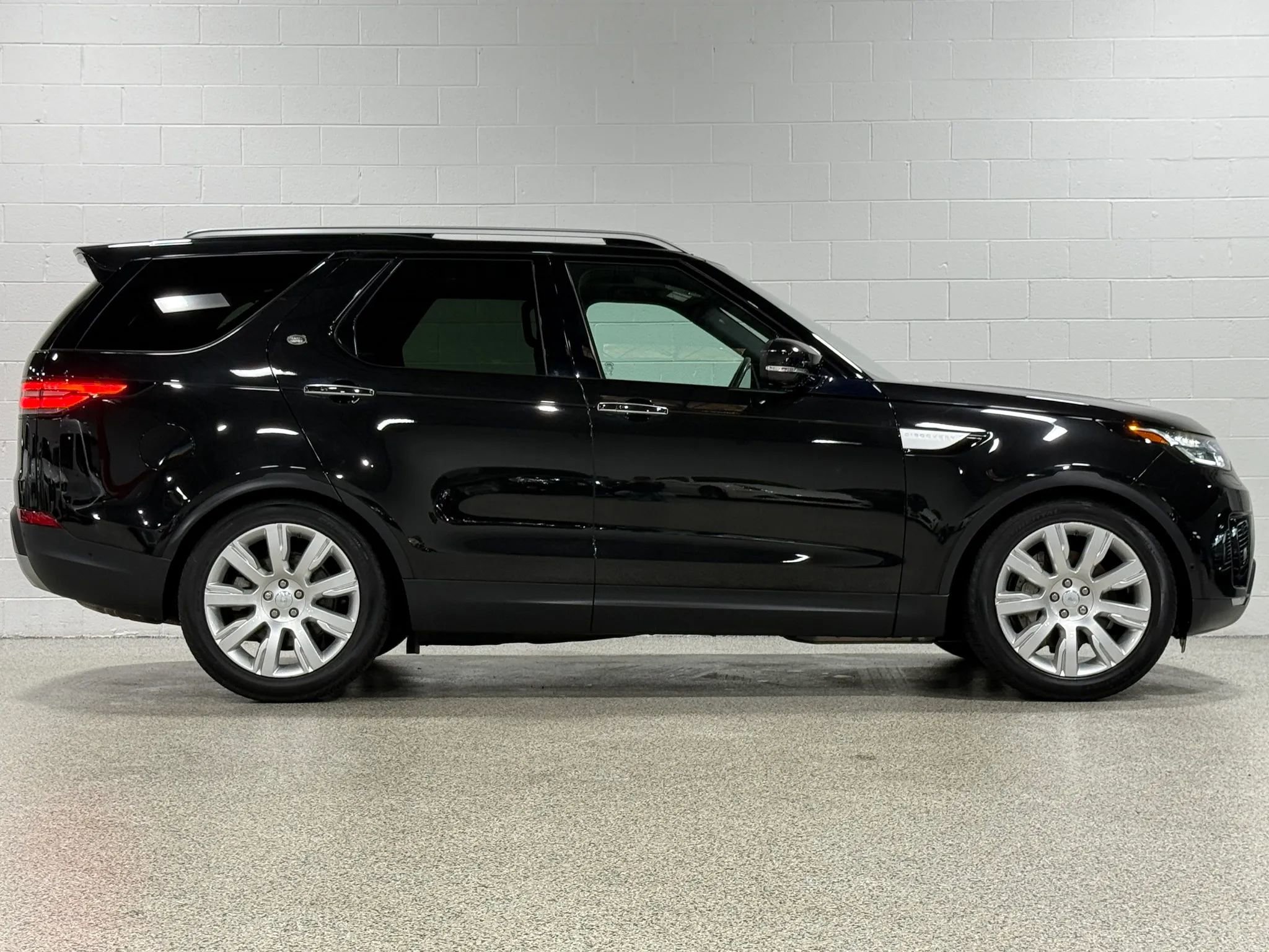 Used 2020 Land Rover Discovery HSE Luxury AWD/4WD image 5
