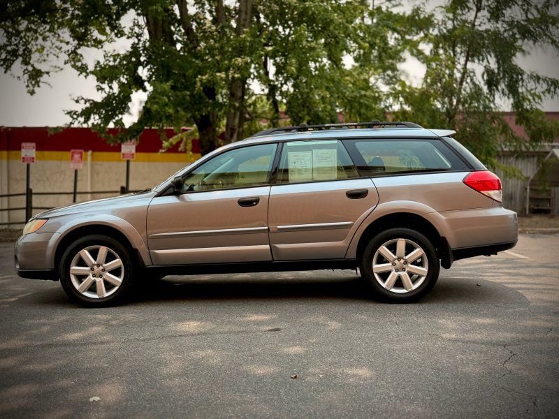 Used 2009 Subaru Outback 2.5i Special Edition AWD/4WD image 4