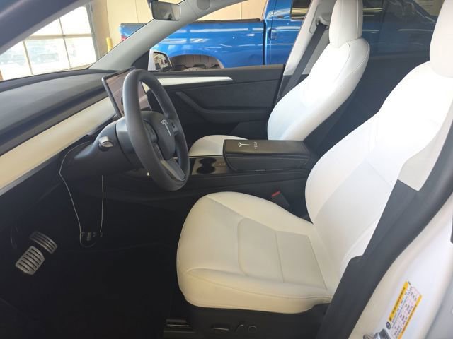 Used 2023 Tesla Model Y Performance AWD/4WD image 3