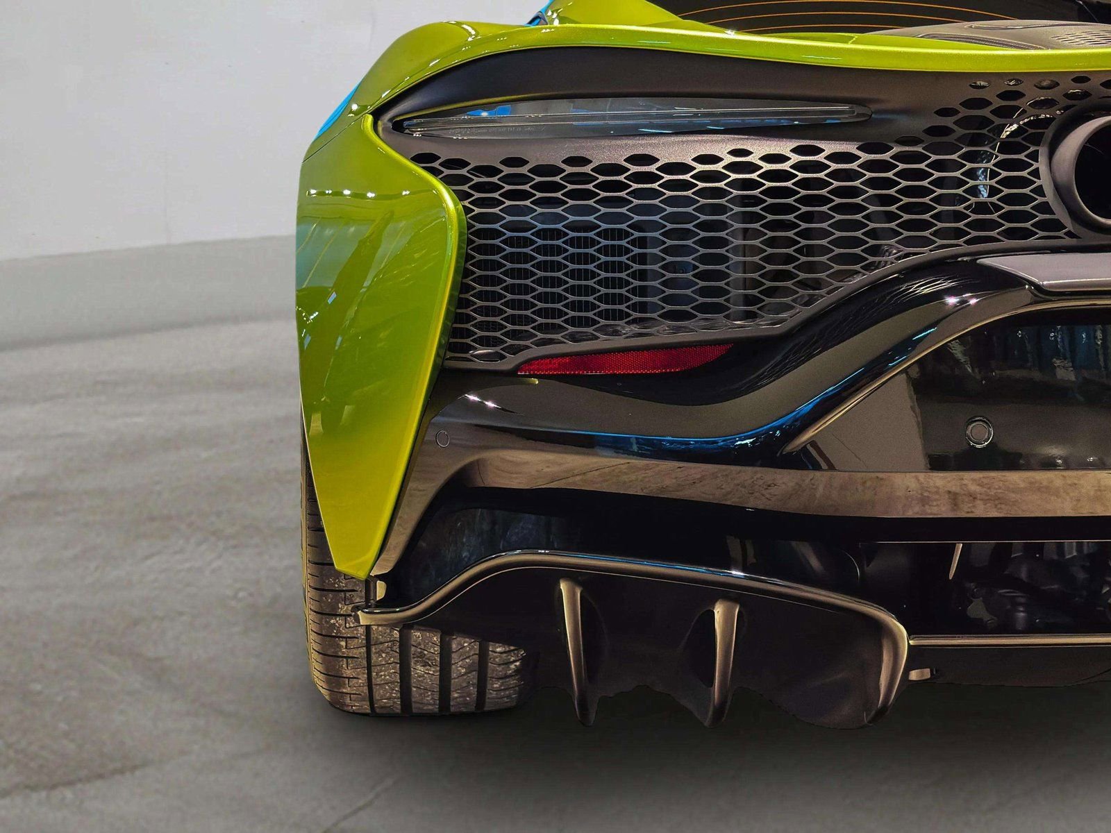 New 2026 McLaren Artura RWD image 32