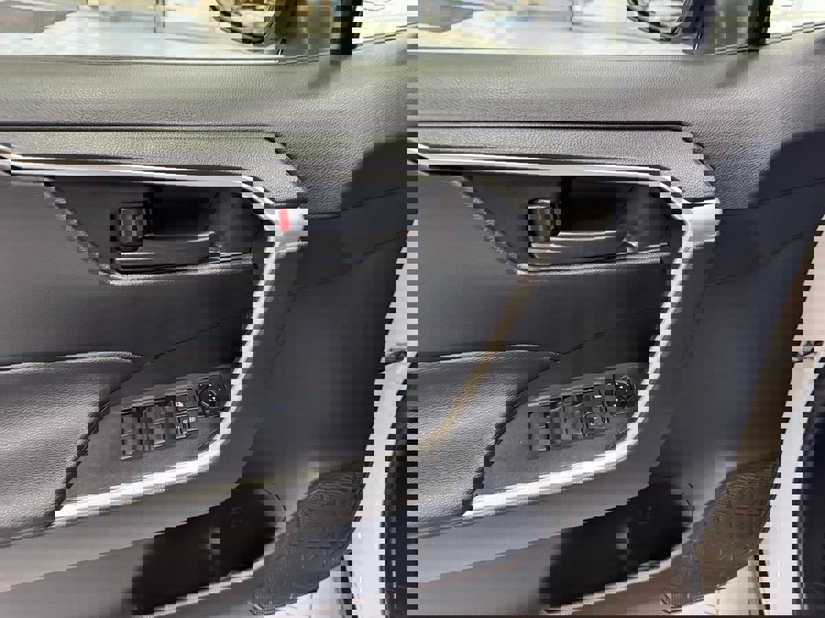 Used 2019 Toyota RAV4 LE w/ All Weather Liner Package AWD/4WD image 10