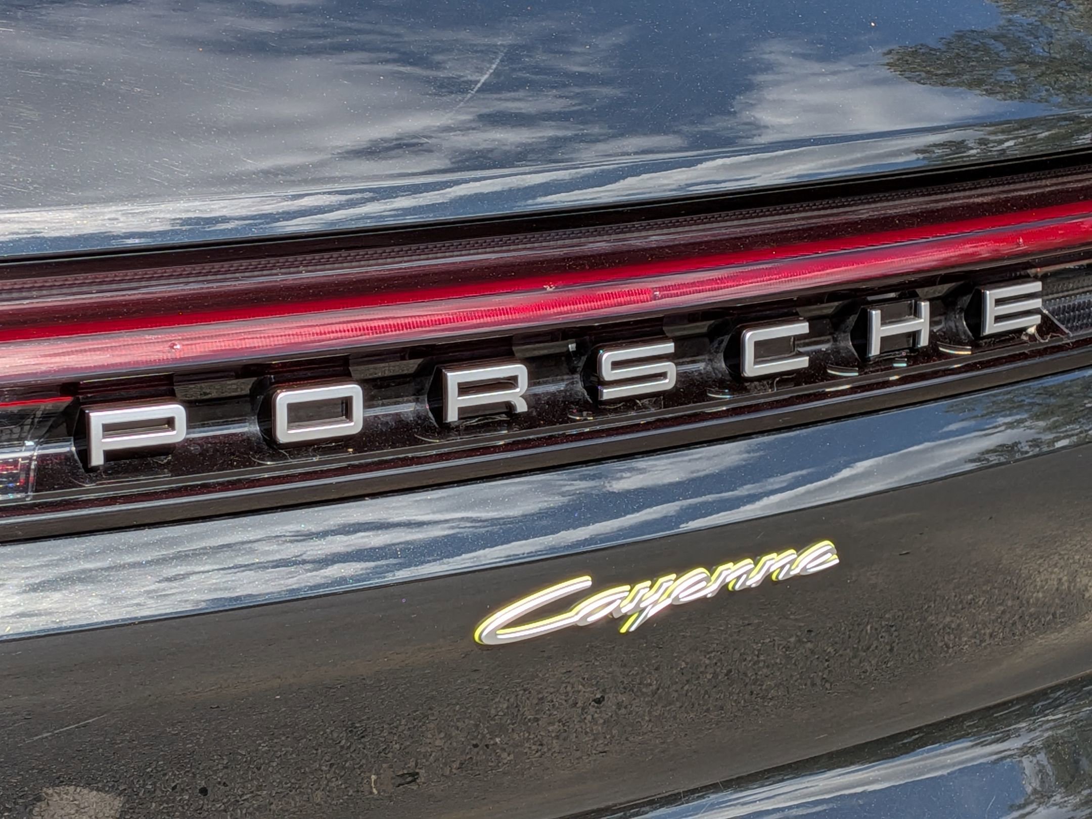 Used 2025 Porsche Cayenne GTS AWD/4WD image 35
