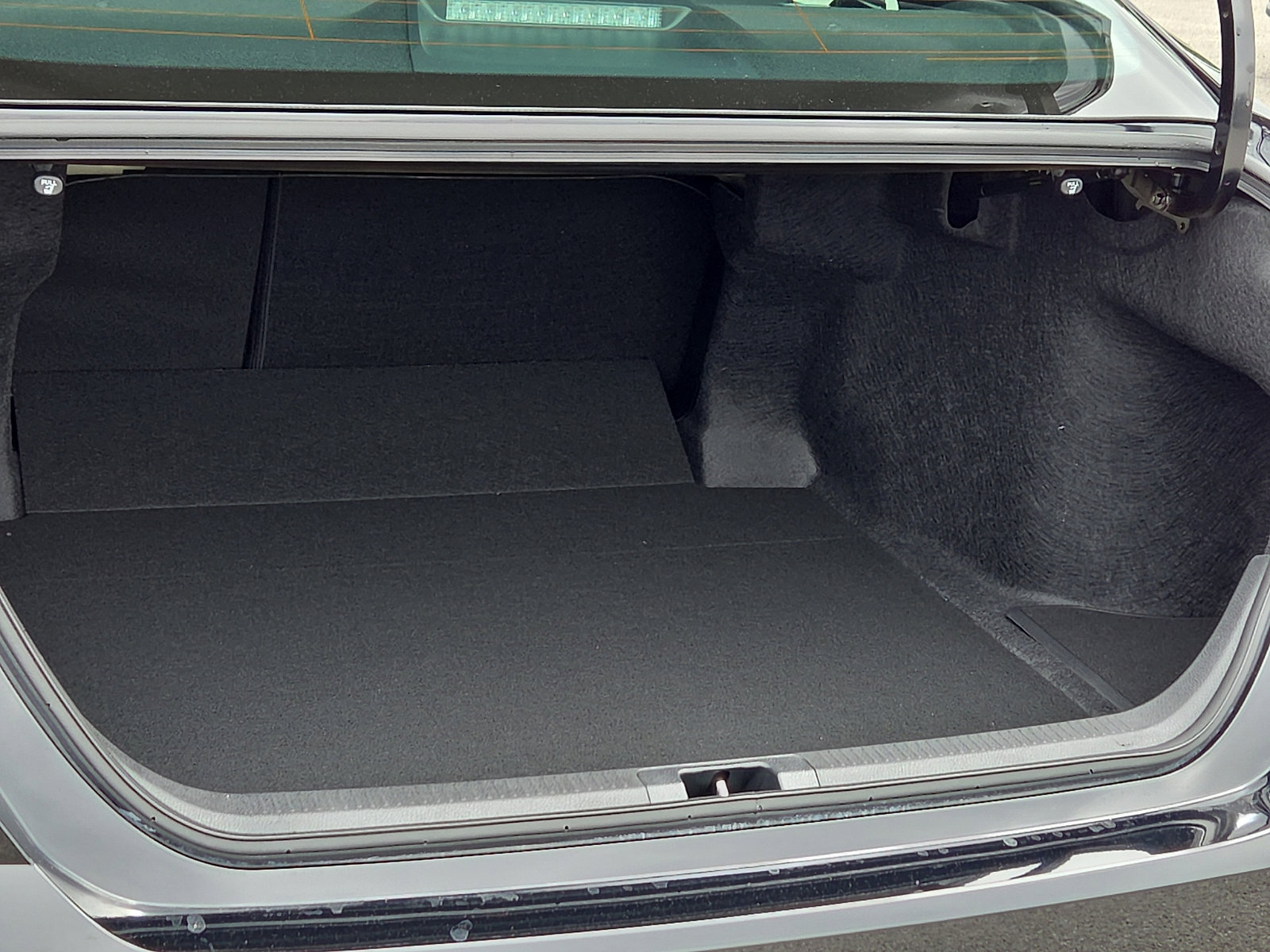 Used 2025 Toyota Camry SE FWD image 9