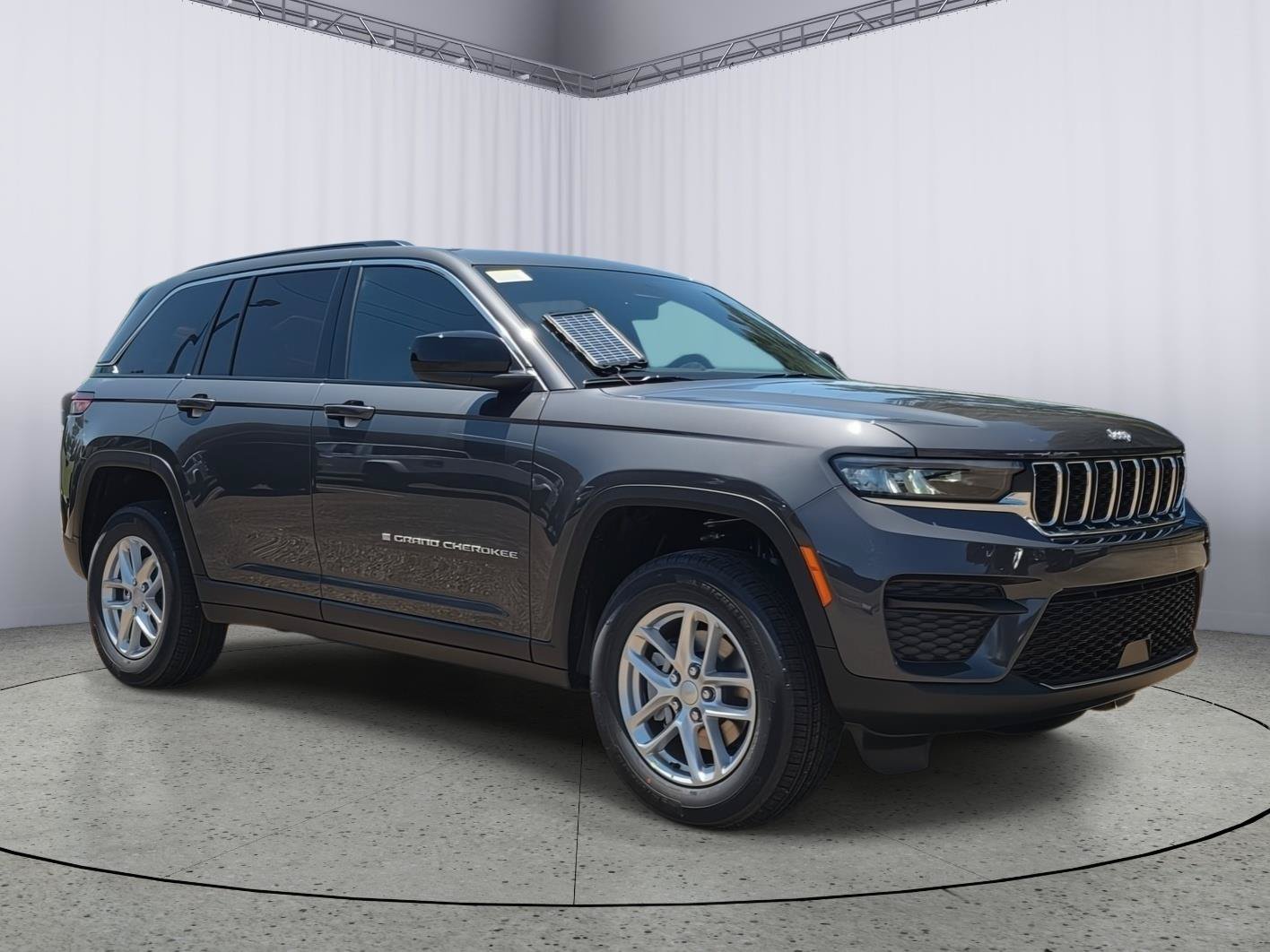 New 2026 Jeep Grand Cherokee Laredo X RWD image 3