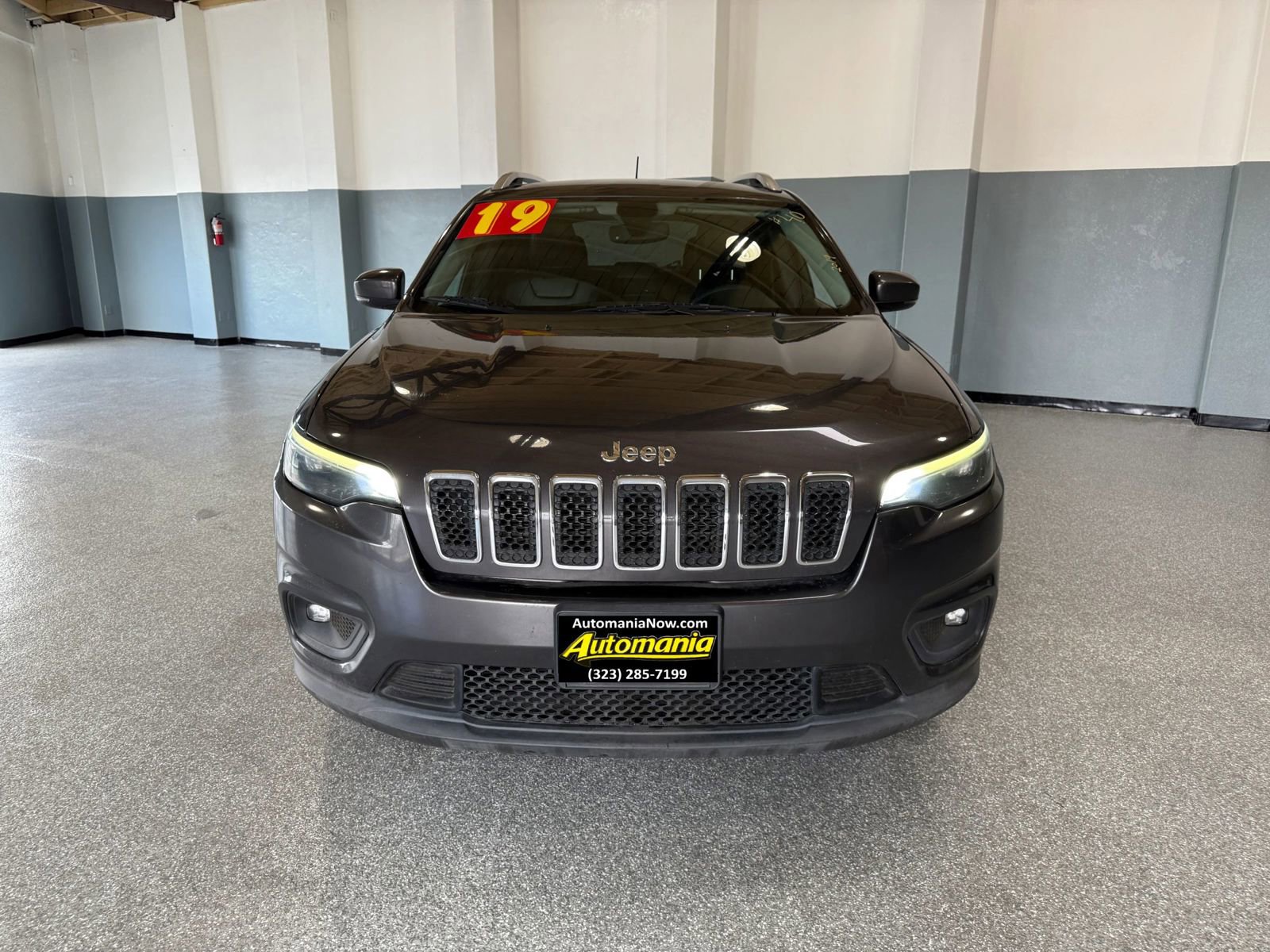 Used 2019 Jeep Cherokee Latitude Plus w/ Comfort/Convenience Group image 2
