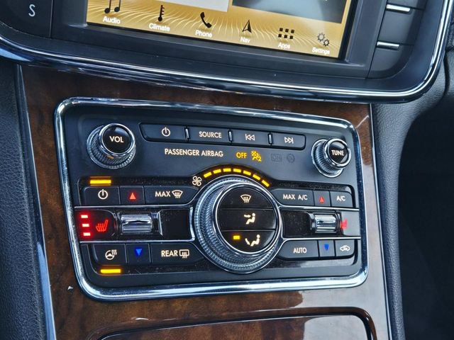 Used 2018 Lincoln Continental Select w/ Continental Climate Package image 24