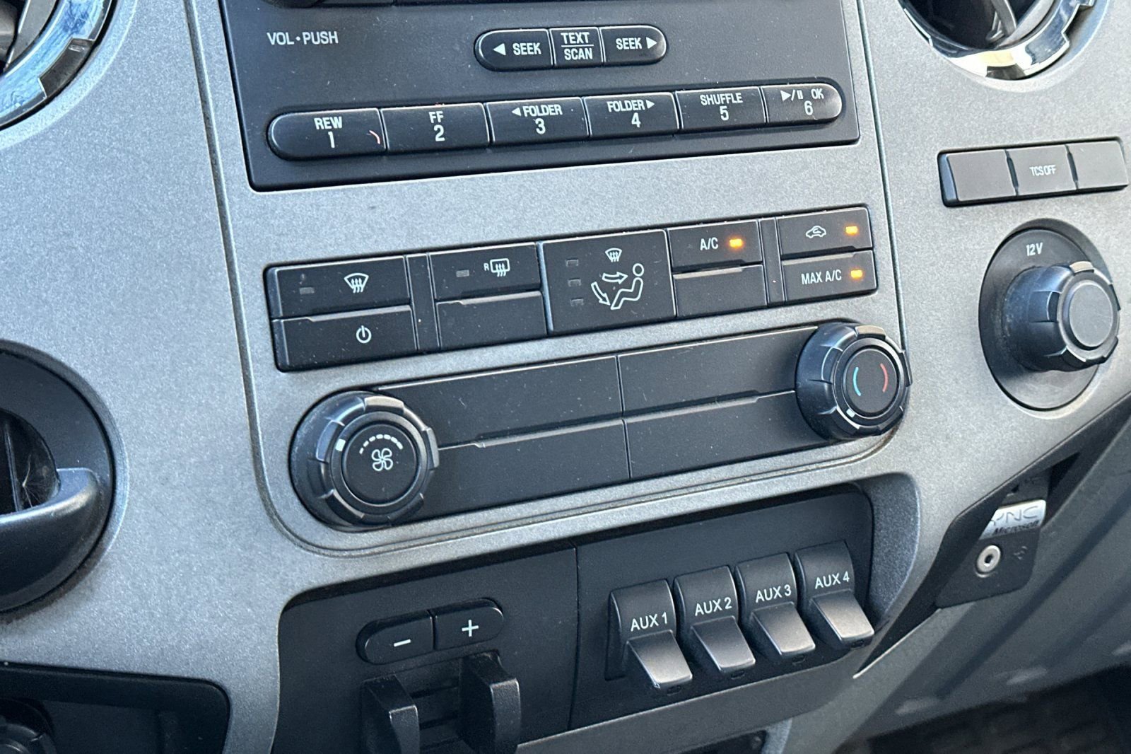 Used 2013 Ford F550 2WD Crew Cab Super Duty w/ Payload Upgrade Pkg image 18