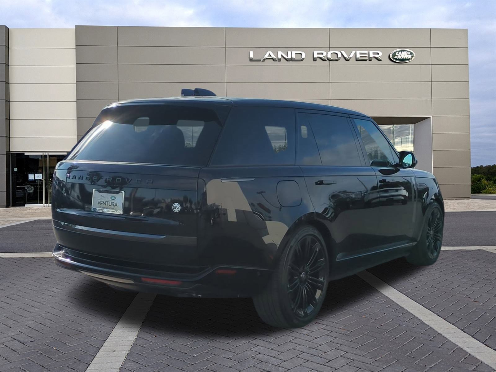 New 2025 Land Rover Range Rover SV image 5