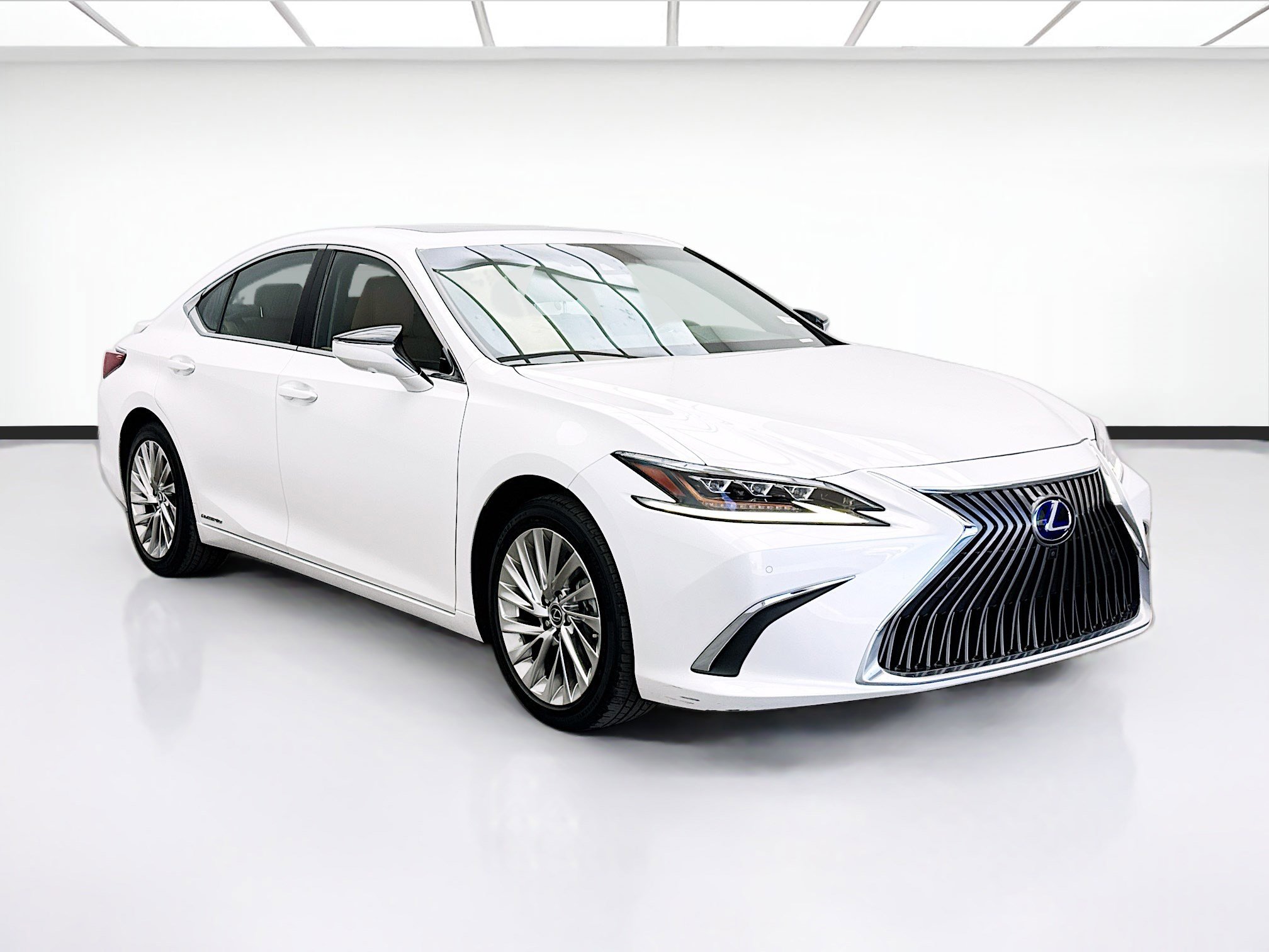 Used 2020 Lexus ES 300h w/ Accessory Package FWD image 3