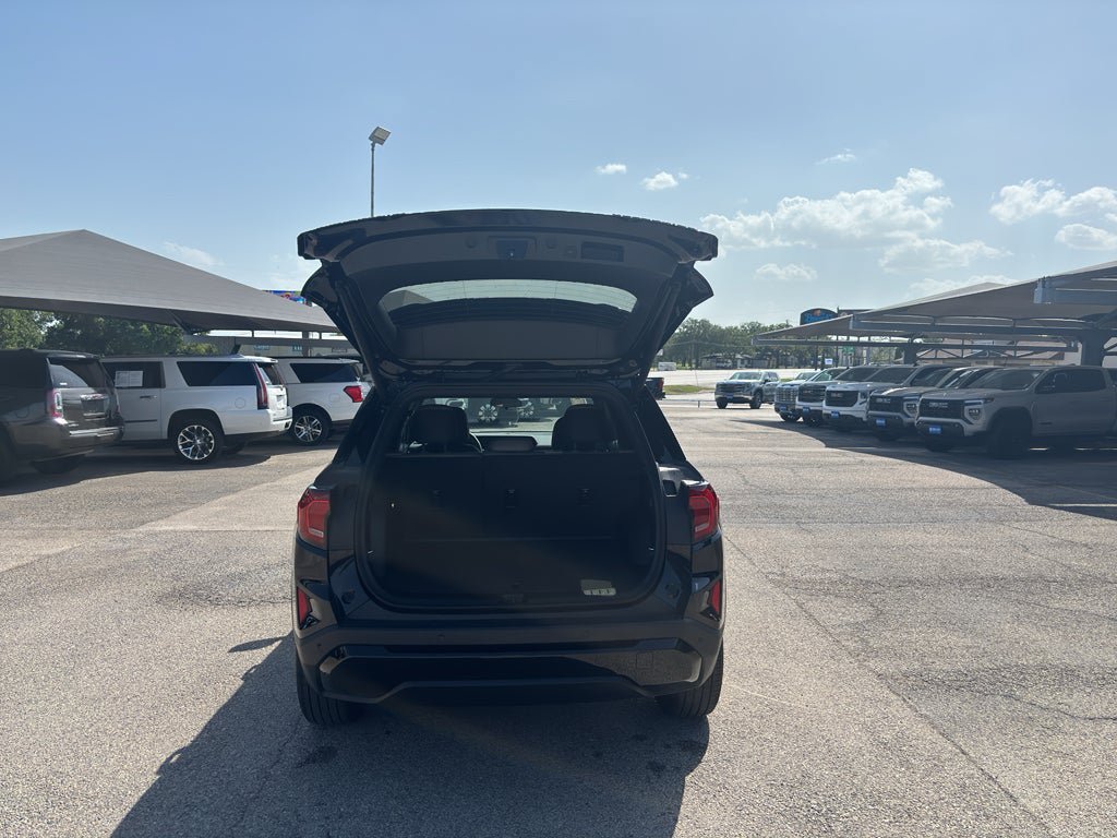 Used 2027 GMC Terrain Elevation w/ Elevation Premium Package FWD image 7