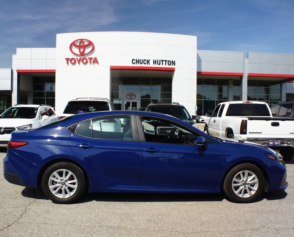 Used 2025 Toyota Camry LE FWD image 1