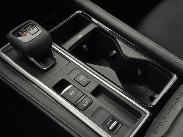 Certified 2025 Nissan Pathfinder SV FWD image 24