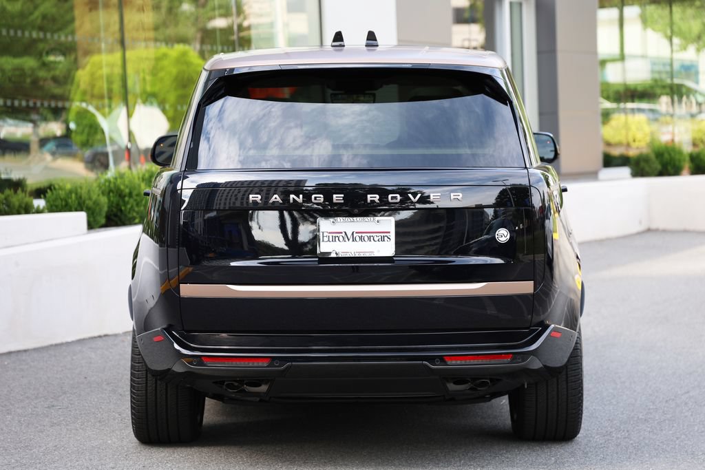 Used 2024 Land Rover Range Rover SV AWD/4WD image 3