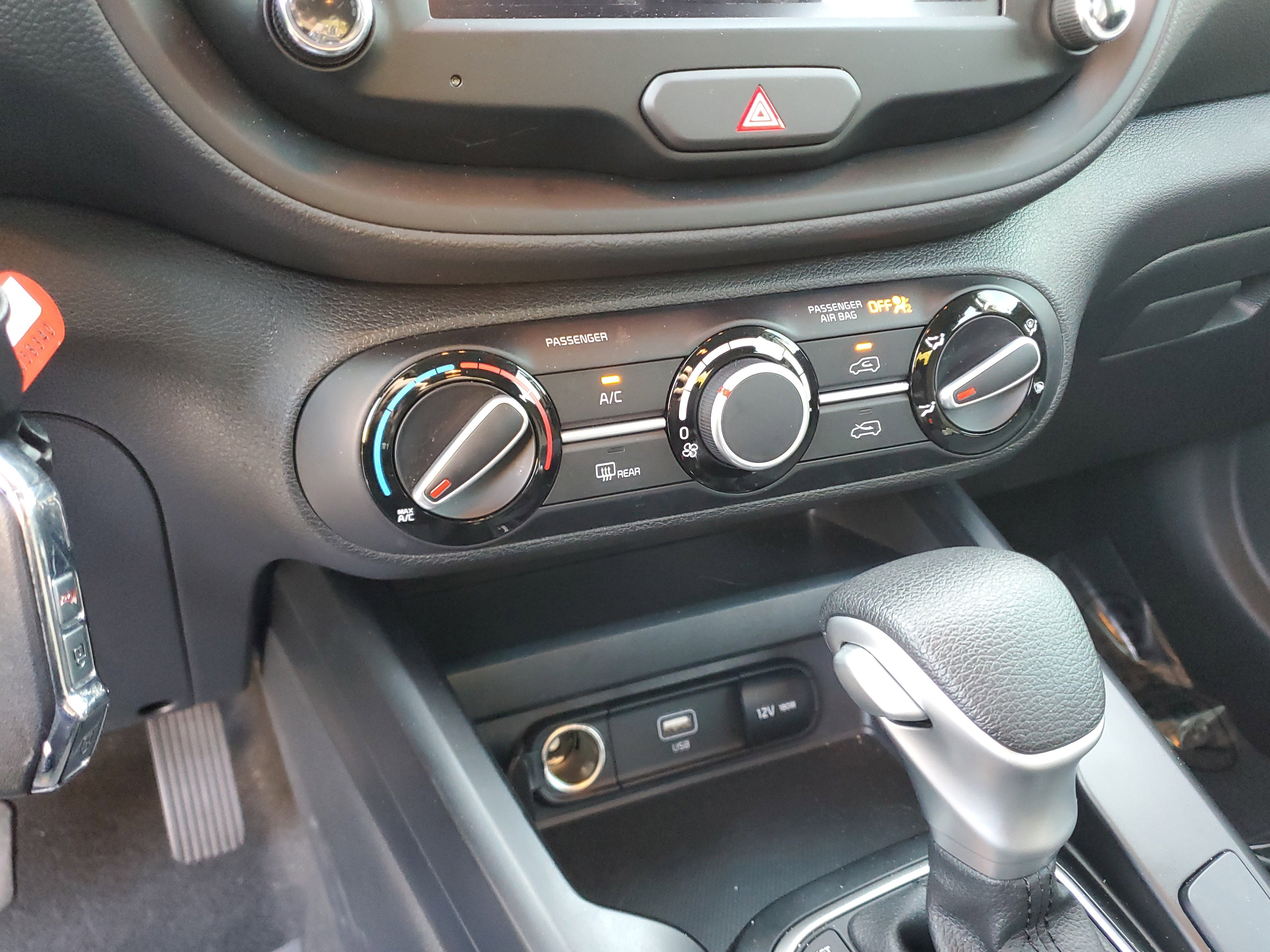 Certified 2025 Kia Soul LX w/ LX Technology Package image 18