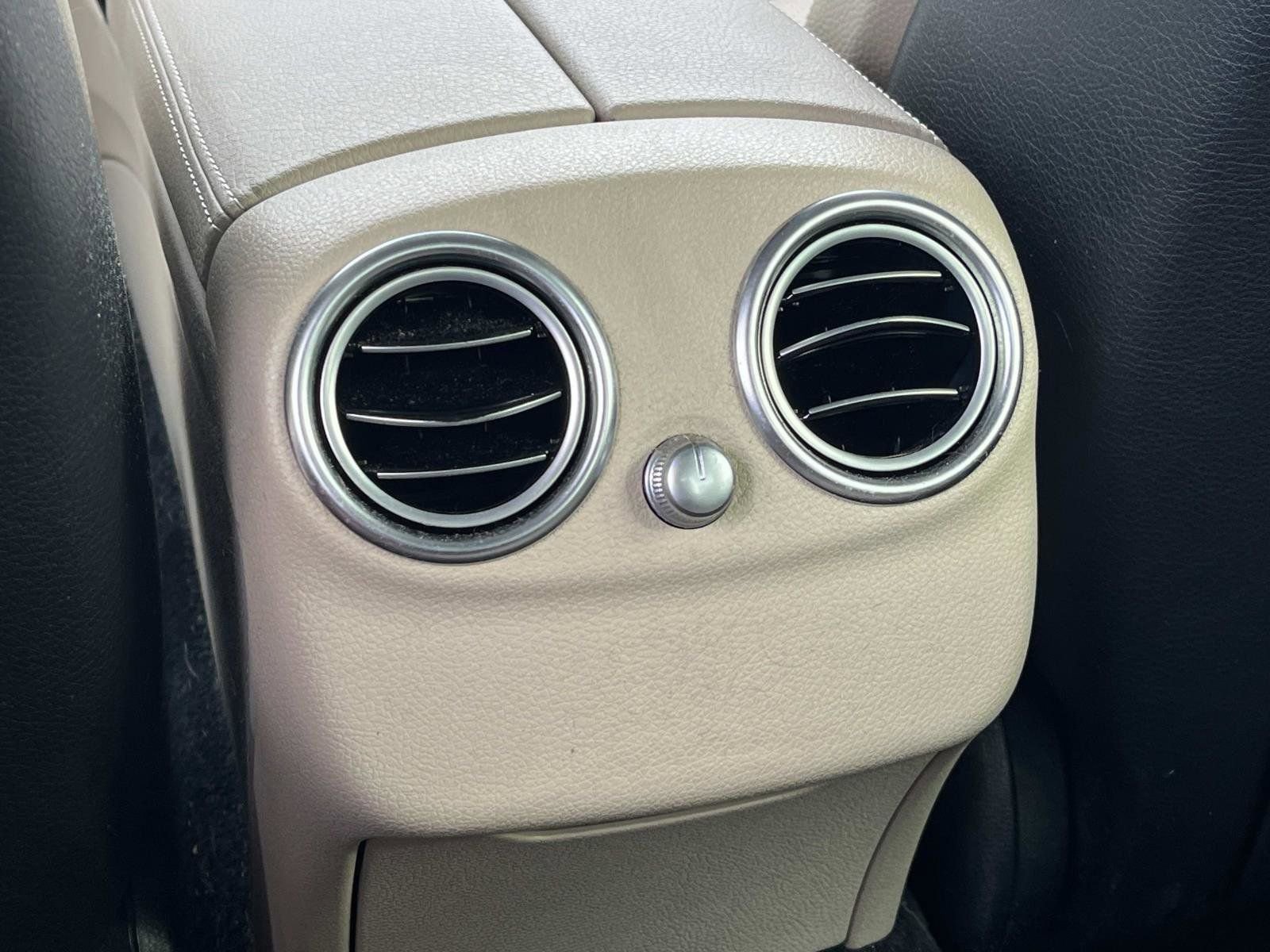 Used 2018 Mercedes-Benz C 300 4MATIC Sedan image 11