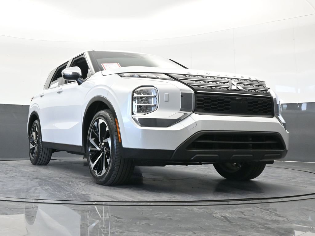 Used 2022 Mitsubishi Outlander ES image 60