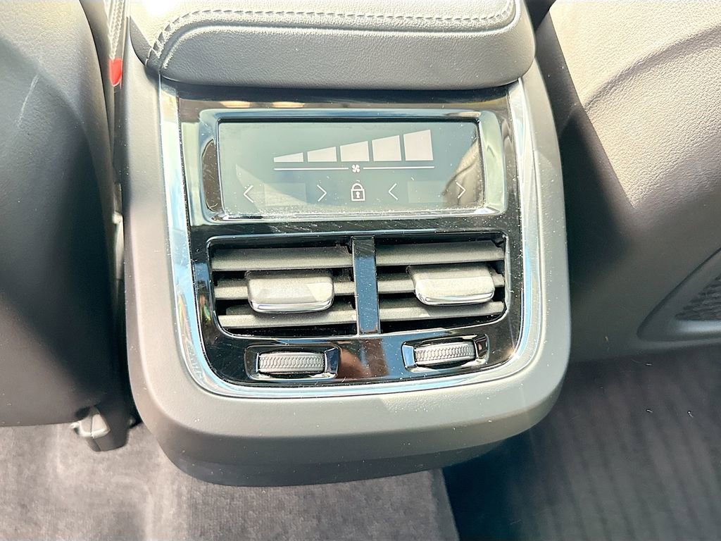 Used 2022 Volvo XC60 B6 Inscription w/ Advanced Package image 28