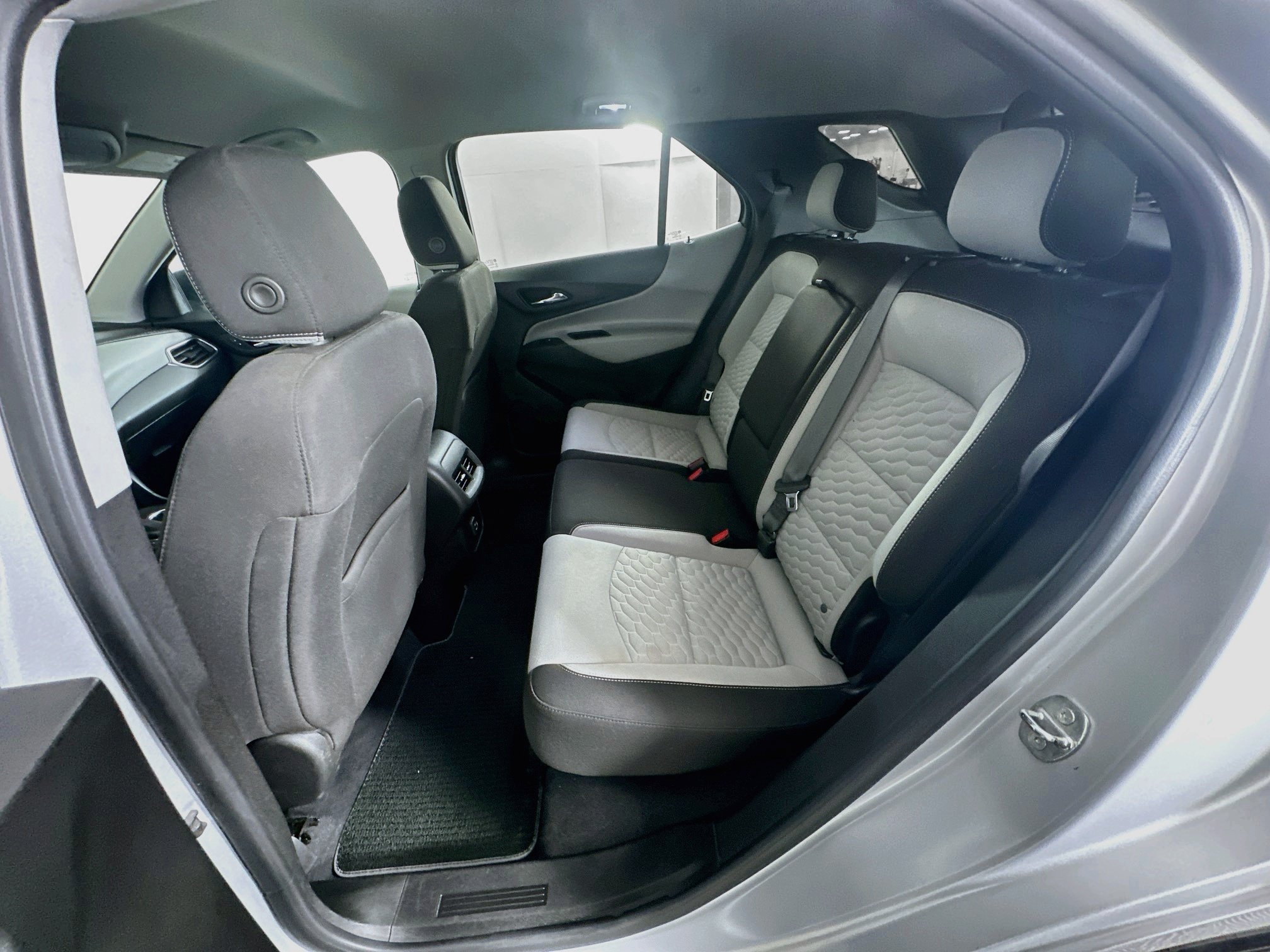 Used 2021 Chevrolet Equinox LS w/ LS Convenience Package FWD image 25