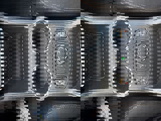 Used 2019 GMC Terrain SLE w/ Driver Convenience Package image 31