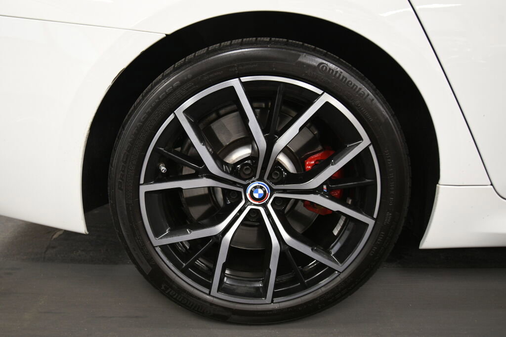 Used 2022 BMW M550i xDrive w/ Executive Package image 33