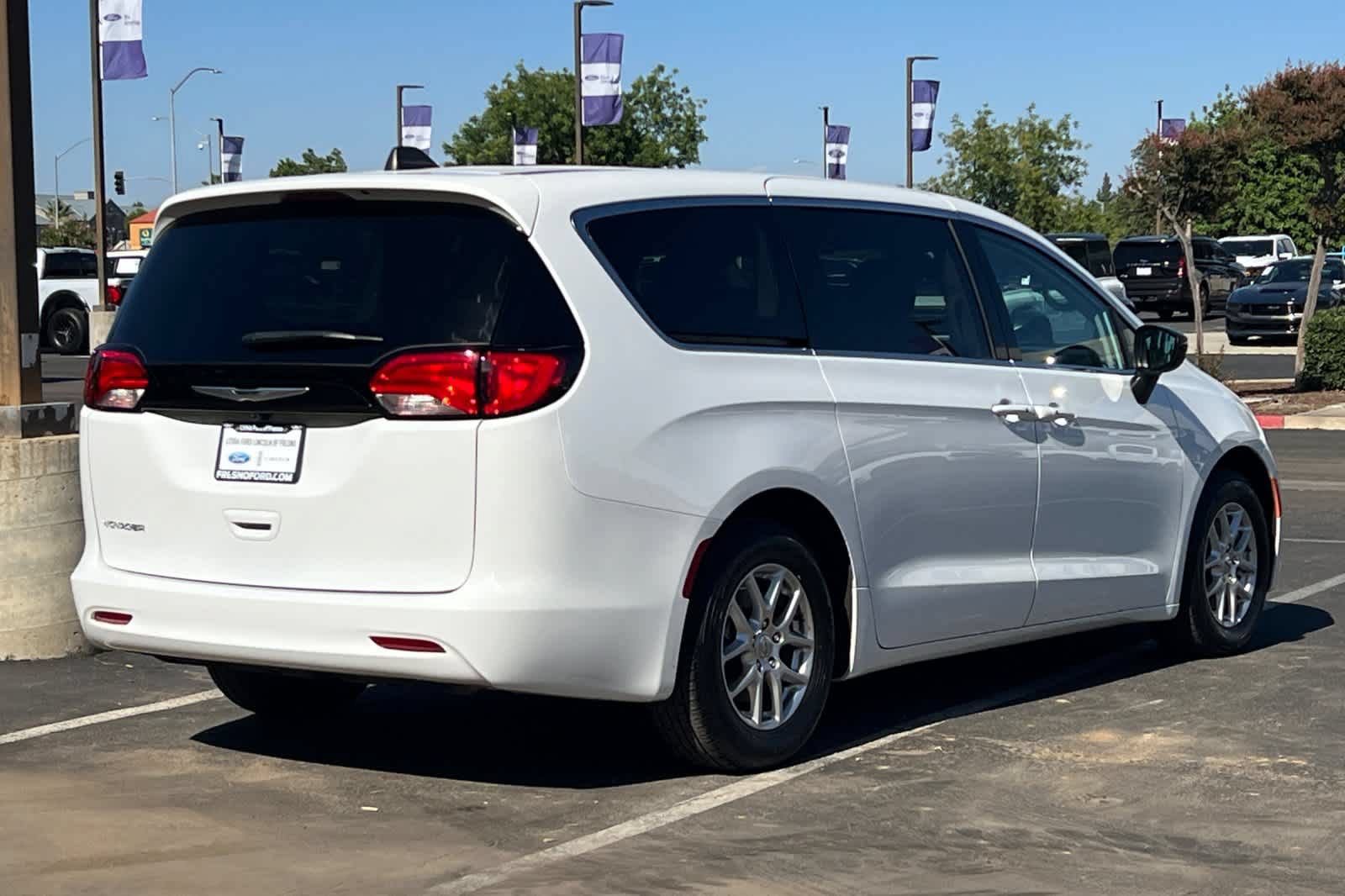 Used 2024 Chrysler Voyager LX FWD image 2