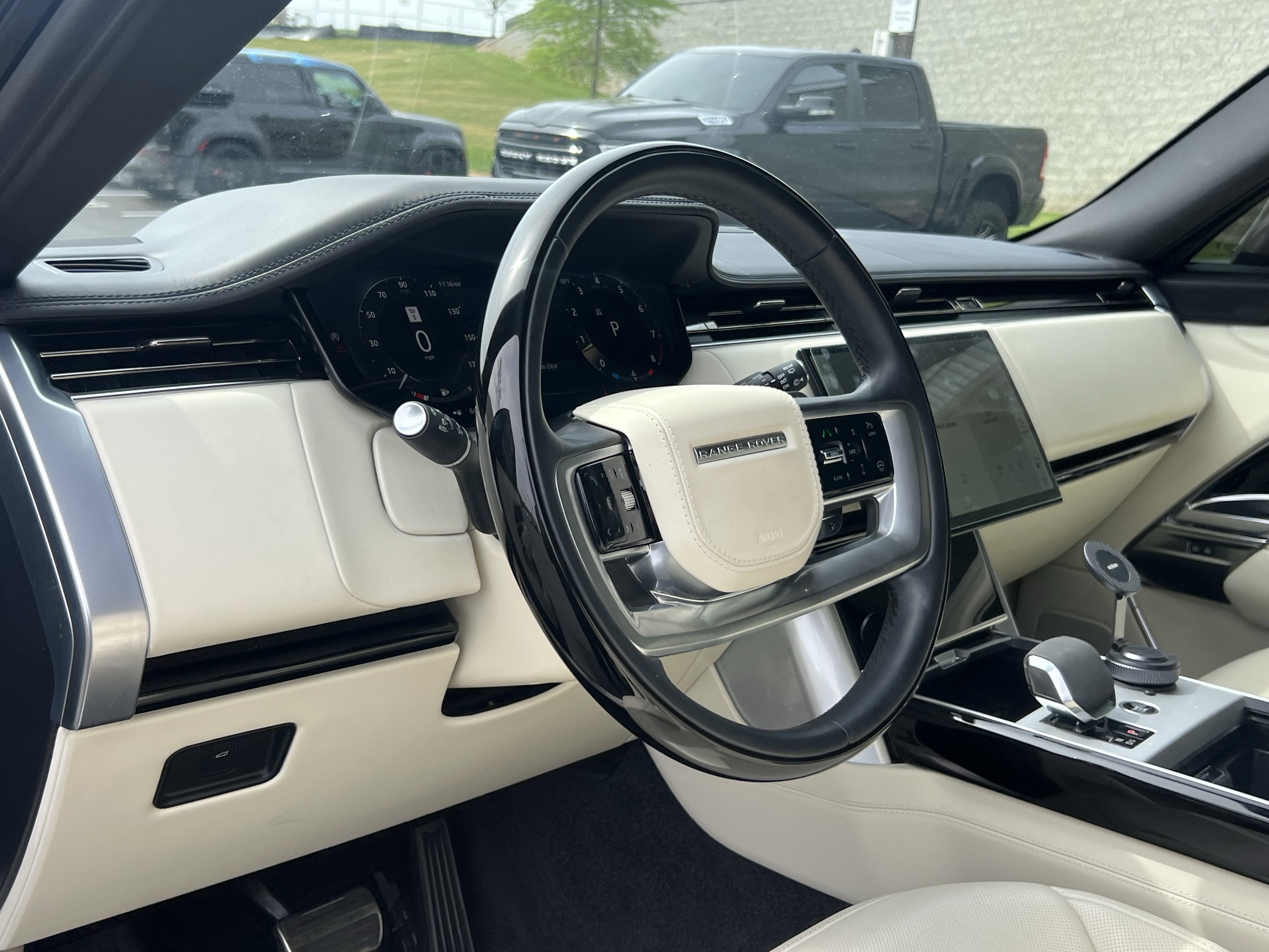 Certified 2024 Land Rover Range Rover Long Wheelbase SE image 19