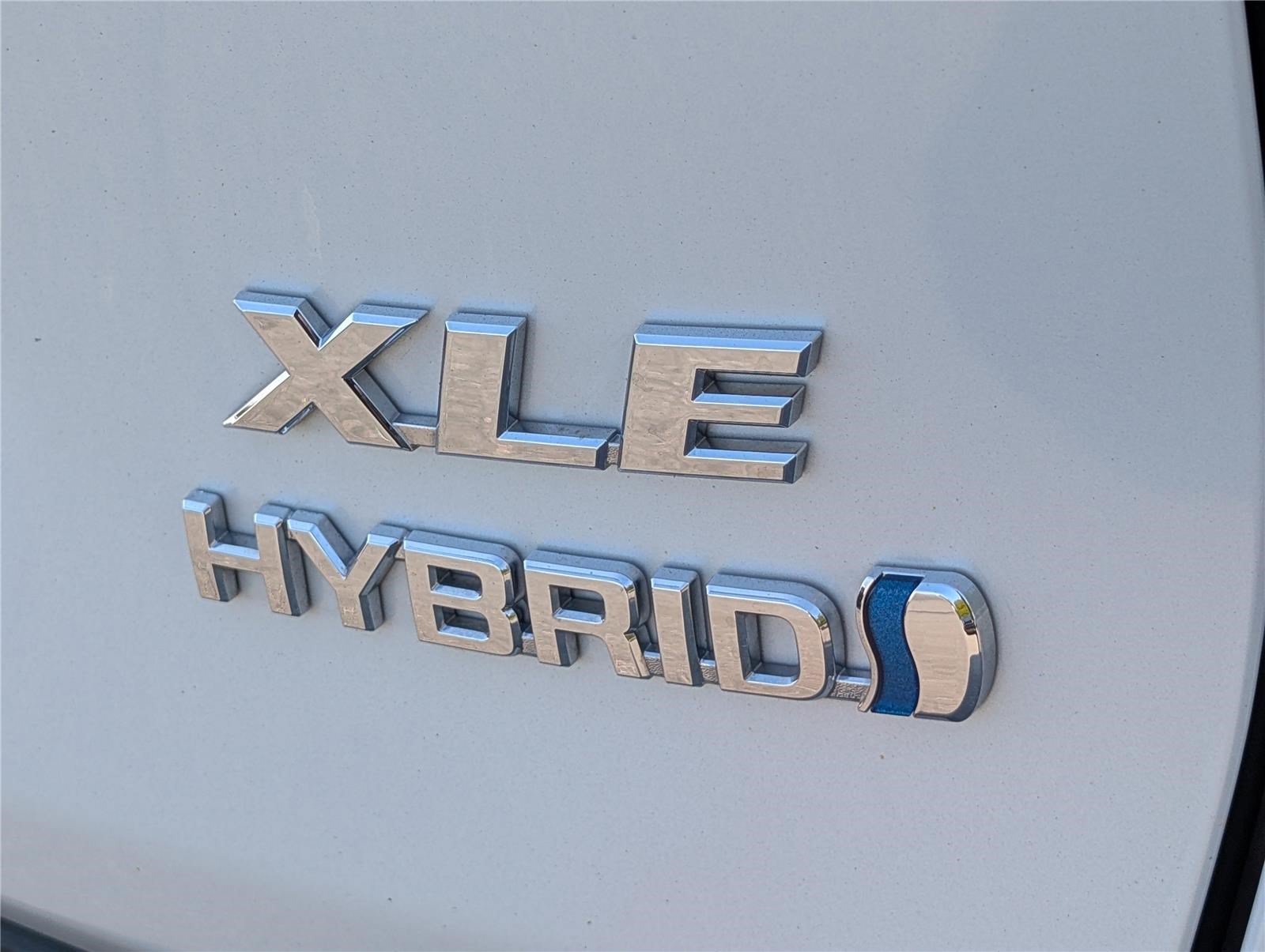 Used 2023 Toyota RAV4 XLE Premium AWD/4WD image 9