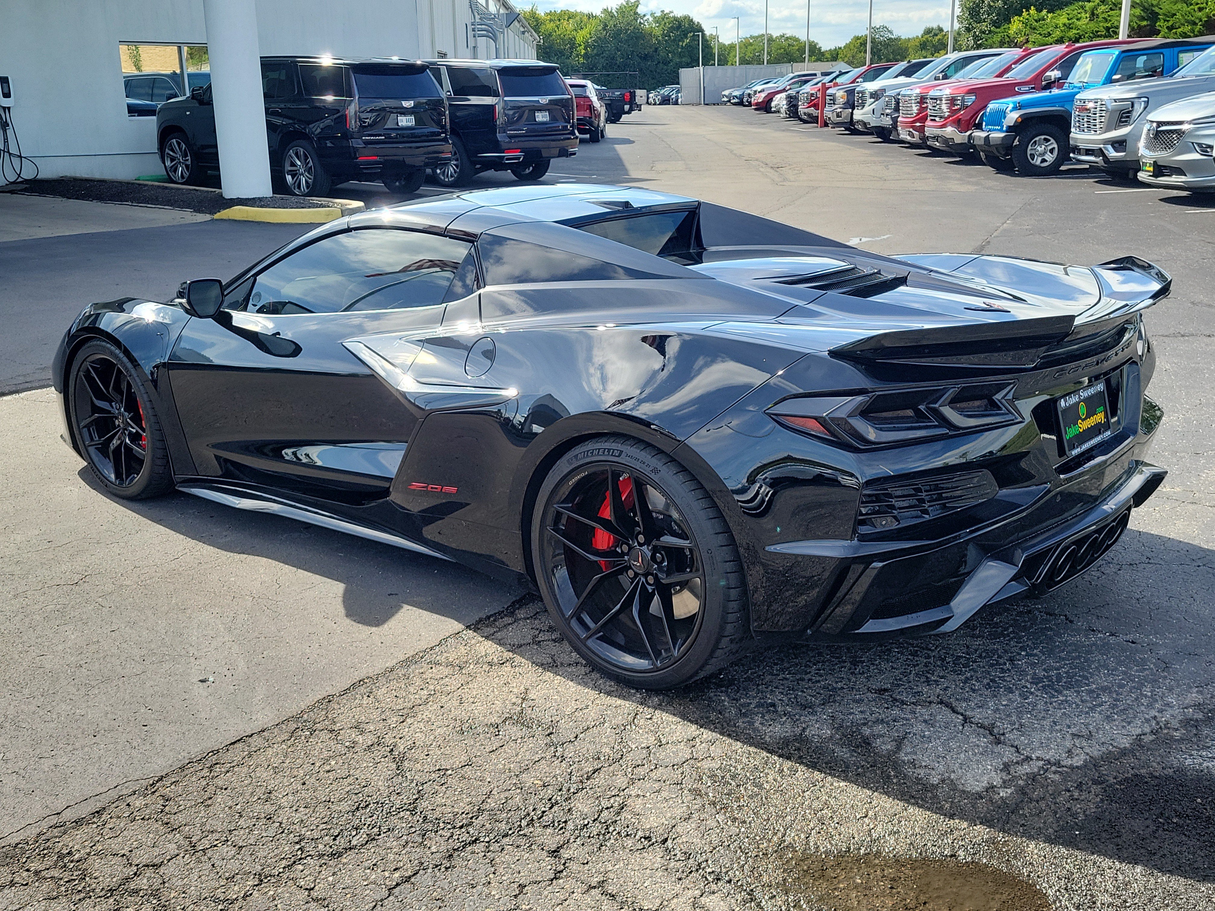 Used 2025 Chevrolet Corvette Z06 RWD image 3
